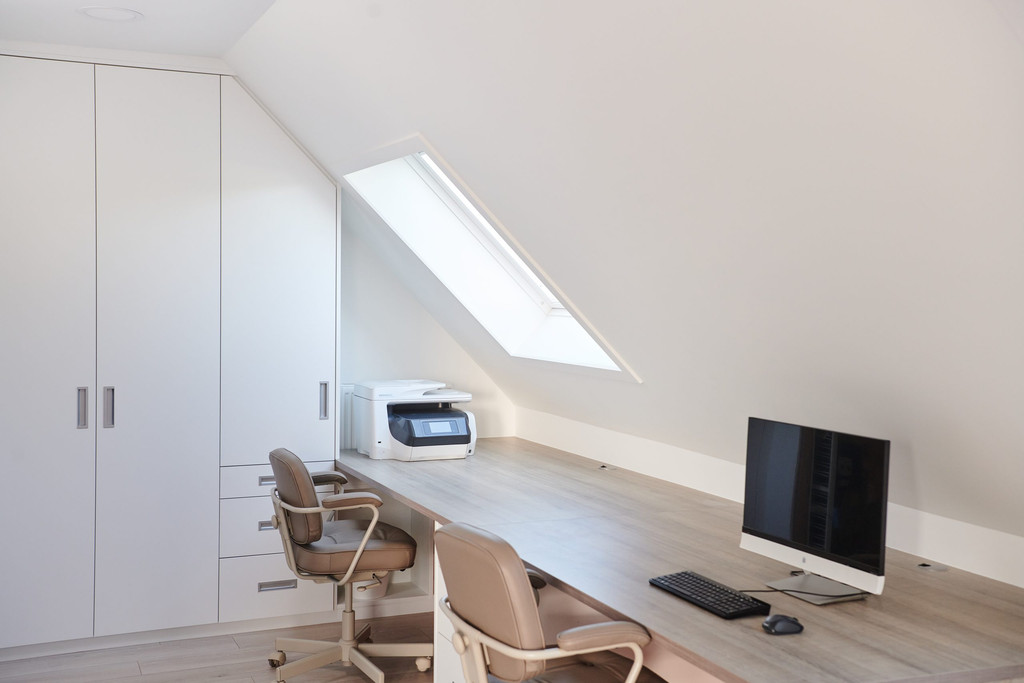 inrichting zolder op maat camber bureau