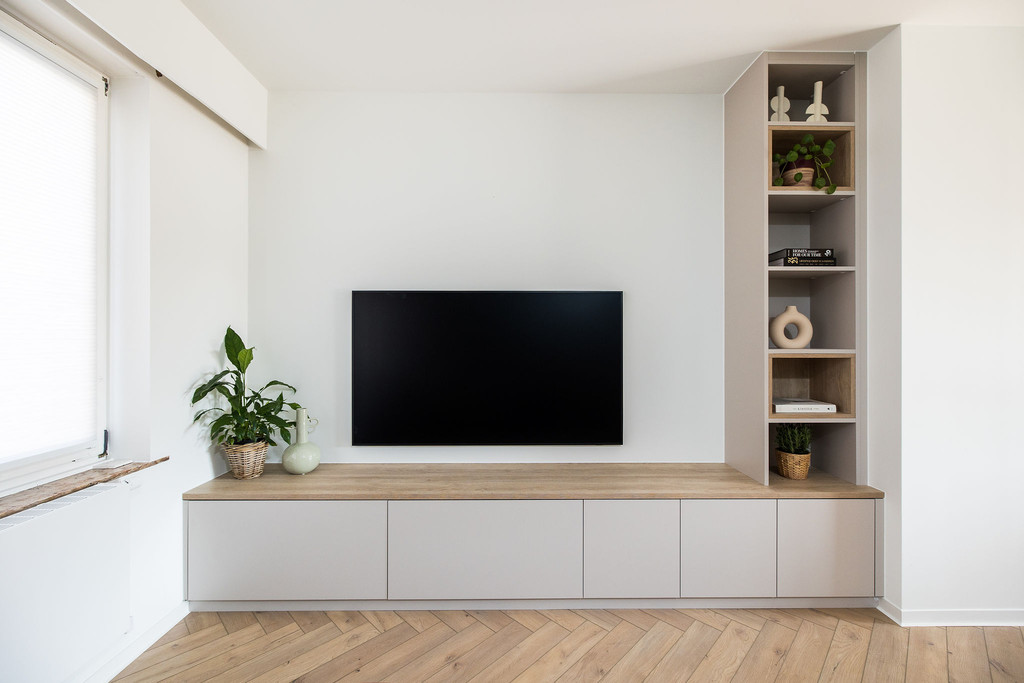 Meuble salon sur mesure avec niches ouvertes chez Nele et Dries à Affligem