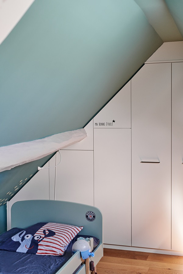 inrichting kinderkamer op maat onder schuinte