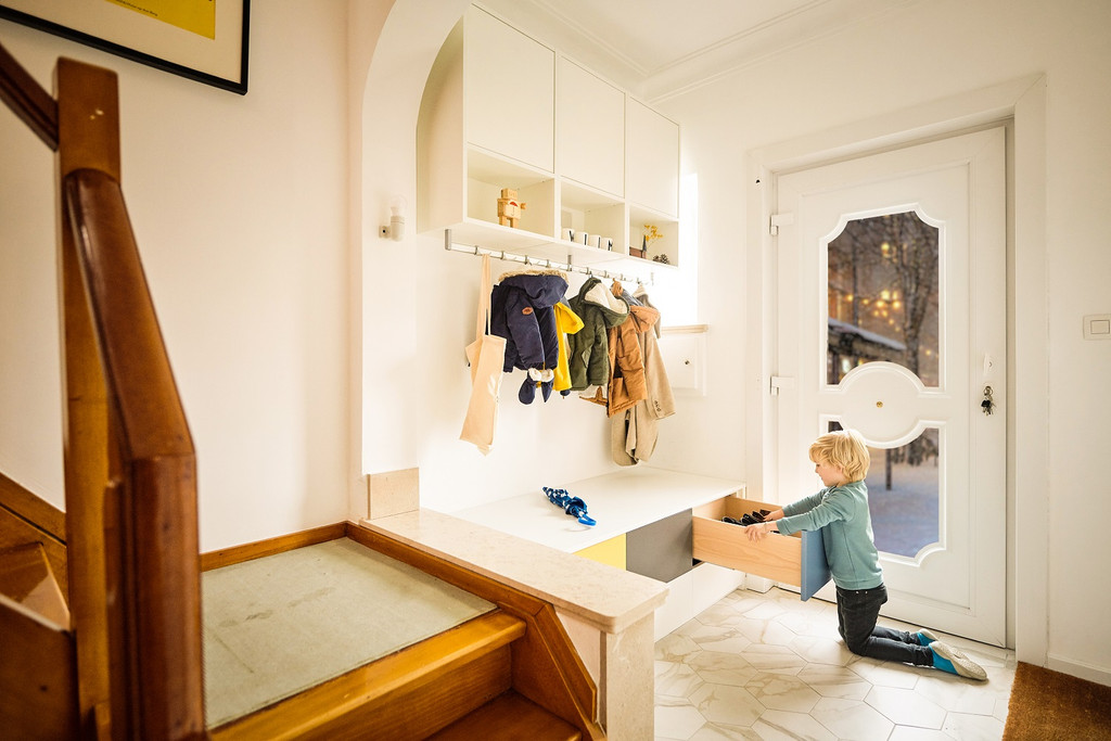 warm interieur met opbergruimte op maat van Camber bibliotheek
