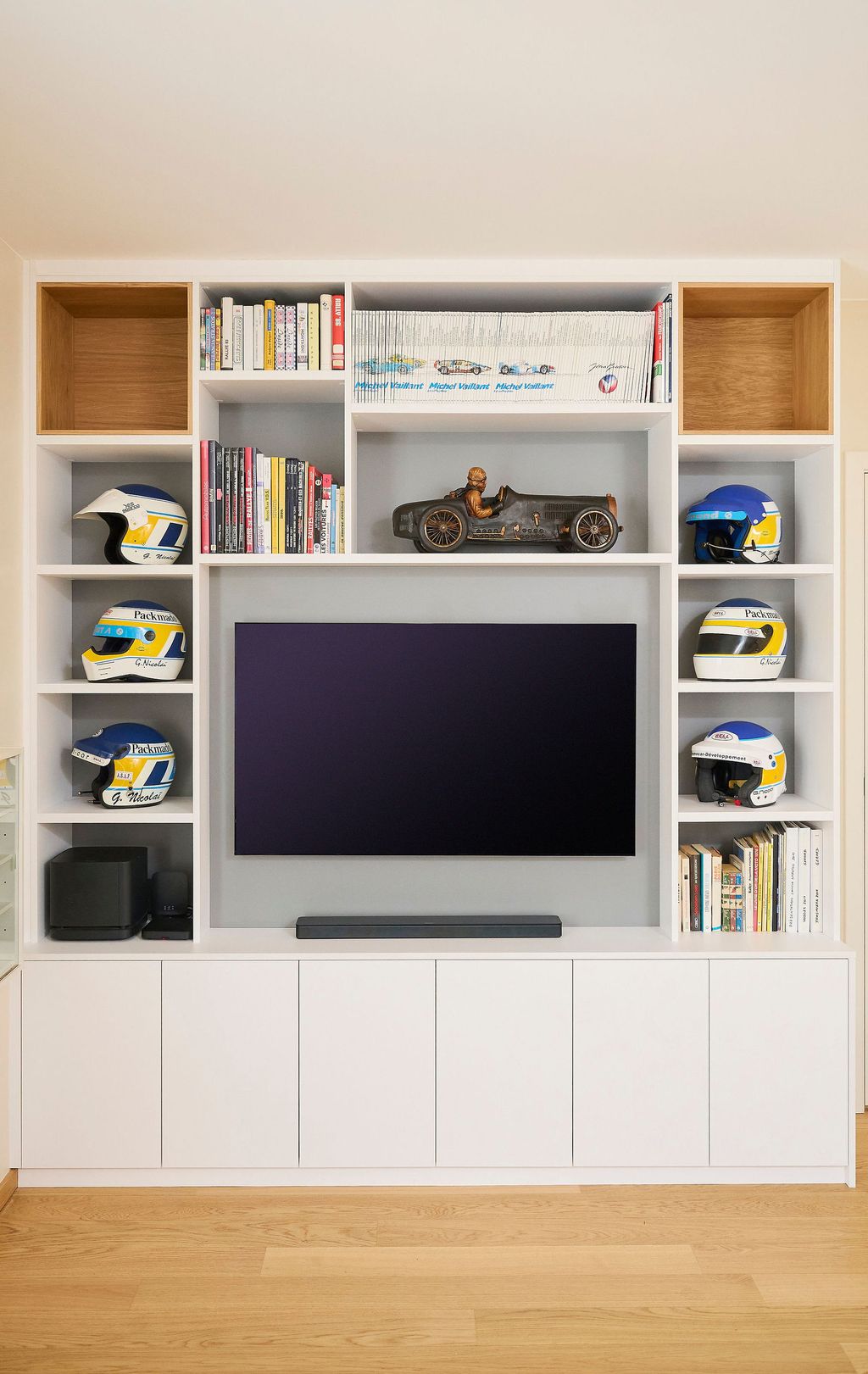 wandkast en tv-kast en boekenkast op maat