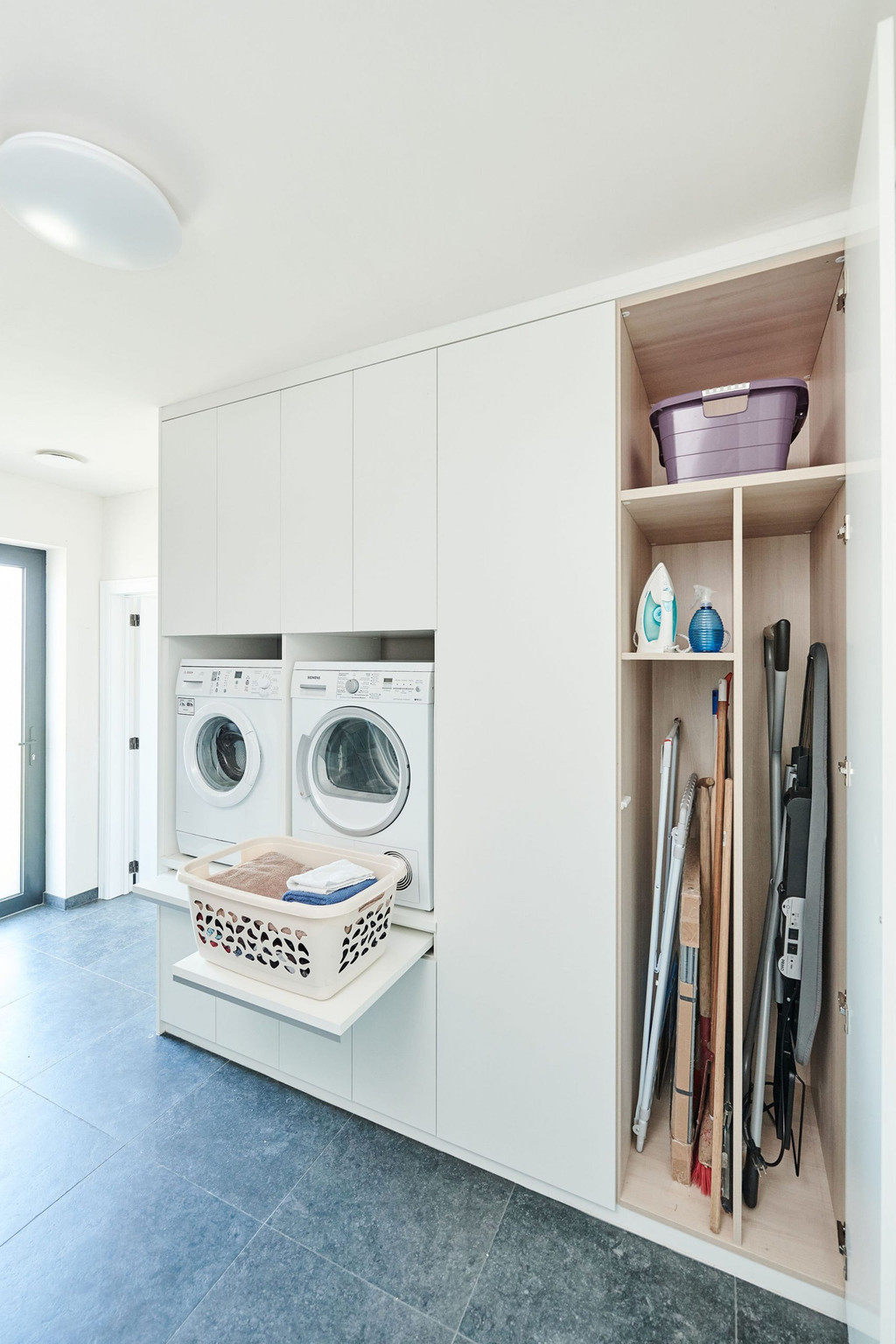 Buanderie sur mesure rangements ergonomiques