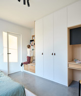 Meuble sur mesure dans chambre enfant pour ranger les jouets