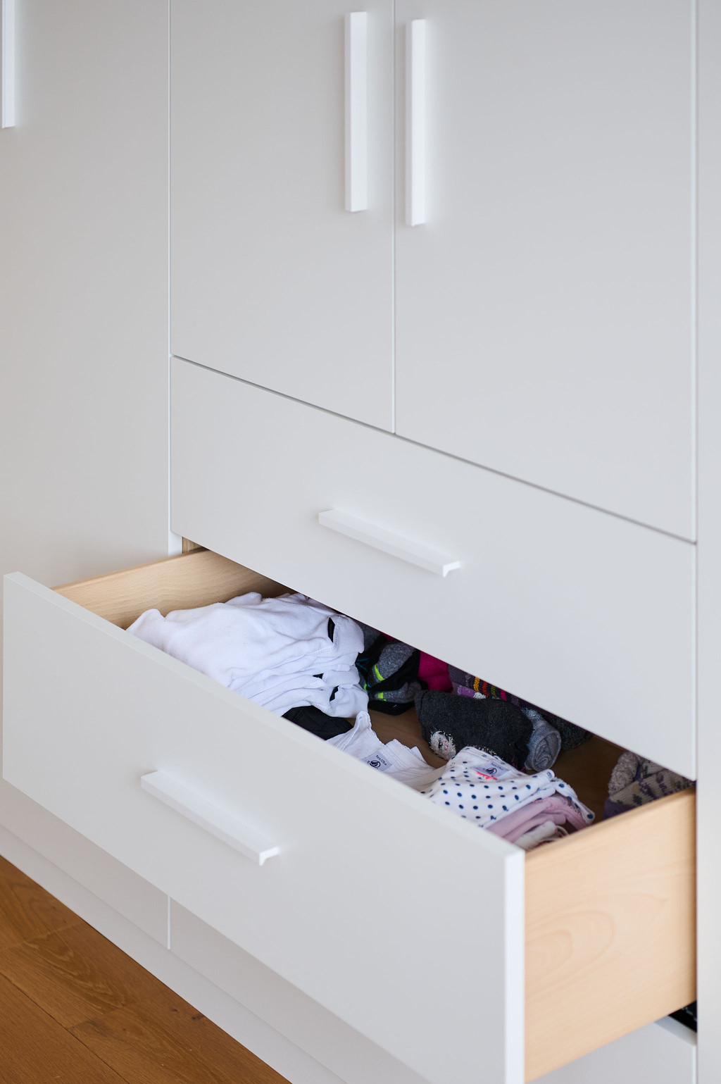 Tiroir sur mesure dans le dressing d'Isaline