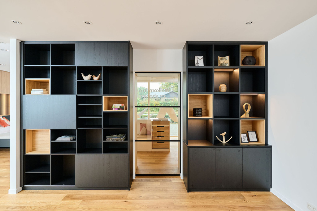 Meuble mural sur mesure avec passage intégré