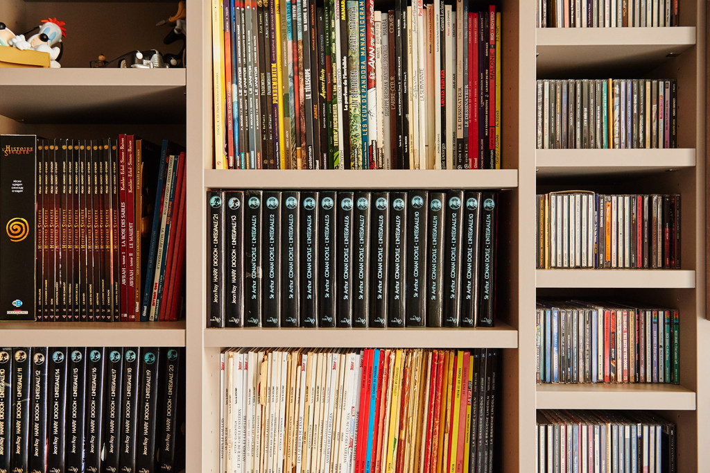 détail-rangement-bibliothèque-sur-mesure-camber