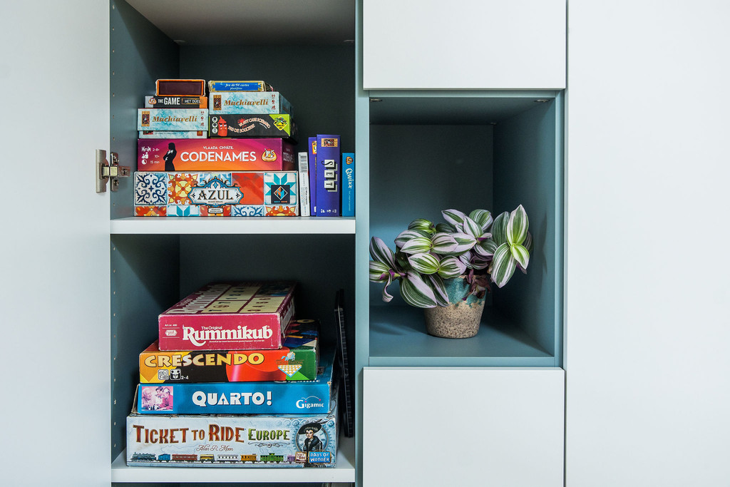 Meuble séjour sur mesure avec niches ouvertes