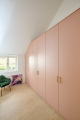 Dressing chambre enfant rose porte-pantalons sur mesure
