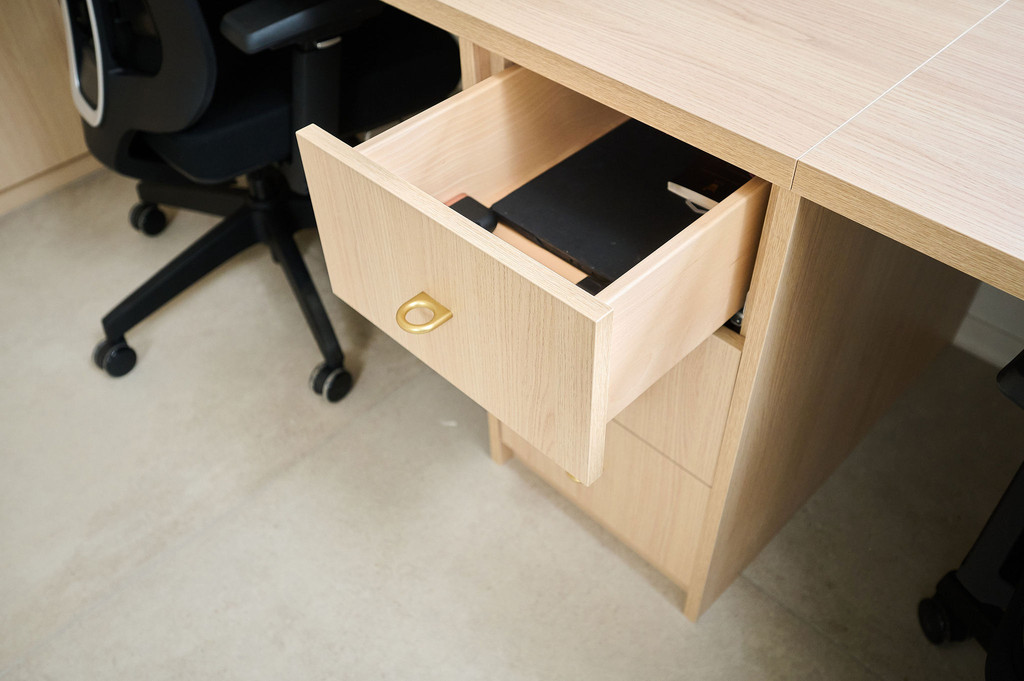 Lade in op maat gemaakte bureaumeubel bij Caroline en Sebastiaan uit Ons huis/nieuw huis