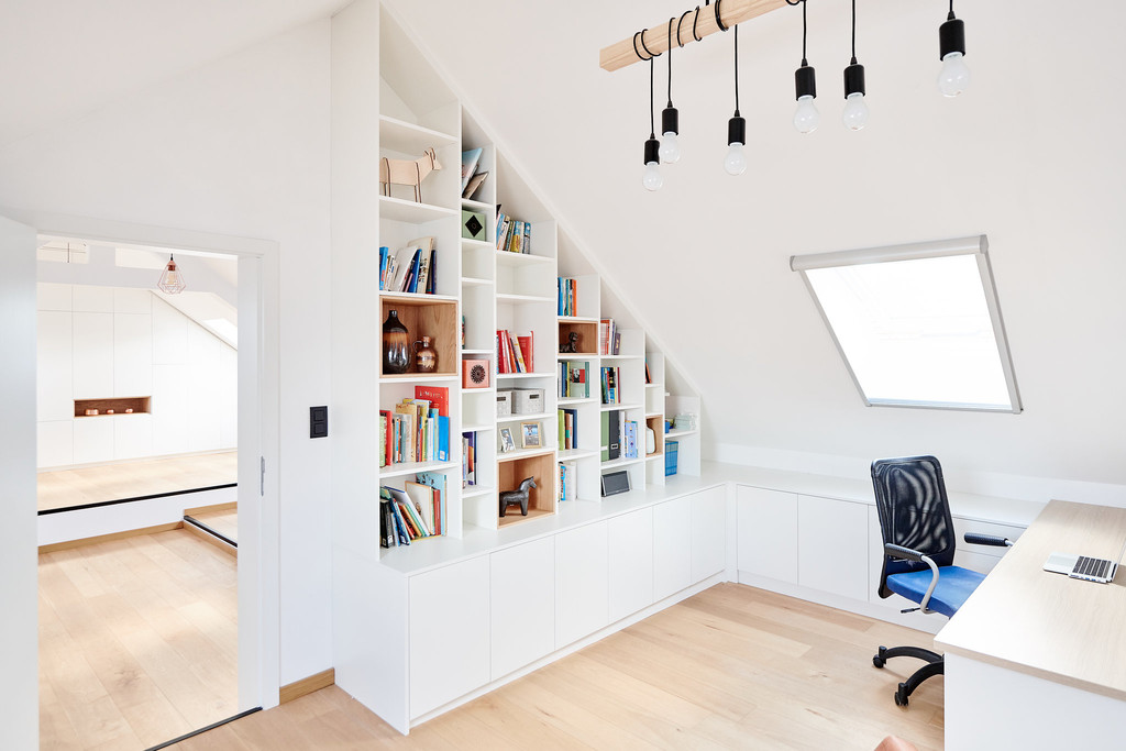 Gesloten dressing op maat onder het dak Camber