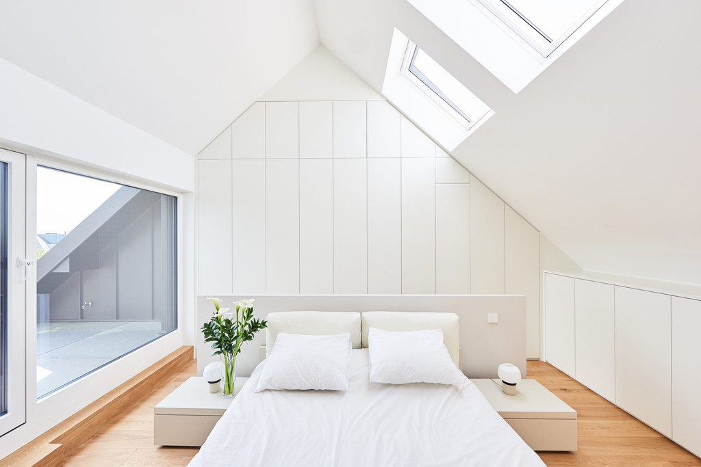 aménager placard sous pente chambre à coucher sur mesure