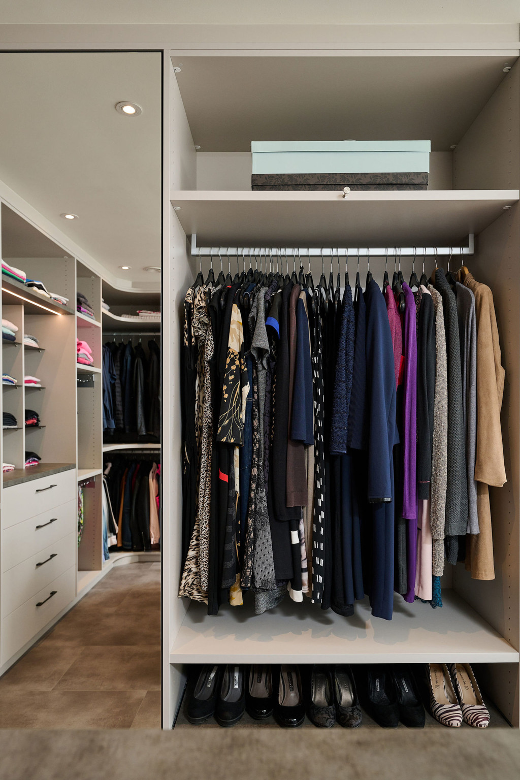 Dressing ouvert sur mesure avec penderies
