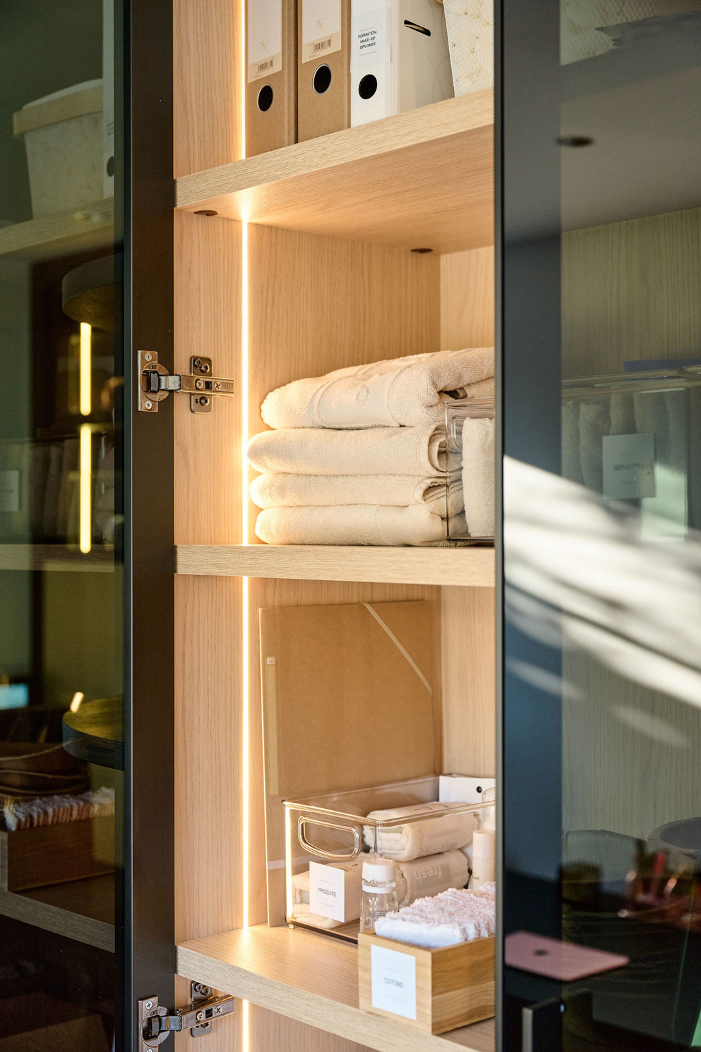 Rangements bureau sur mesure avec portes vitrées