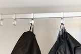 Witte inmaakkast met hangcompartiment en legvlakken voor de schoenen