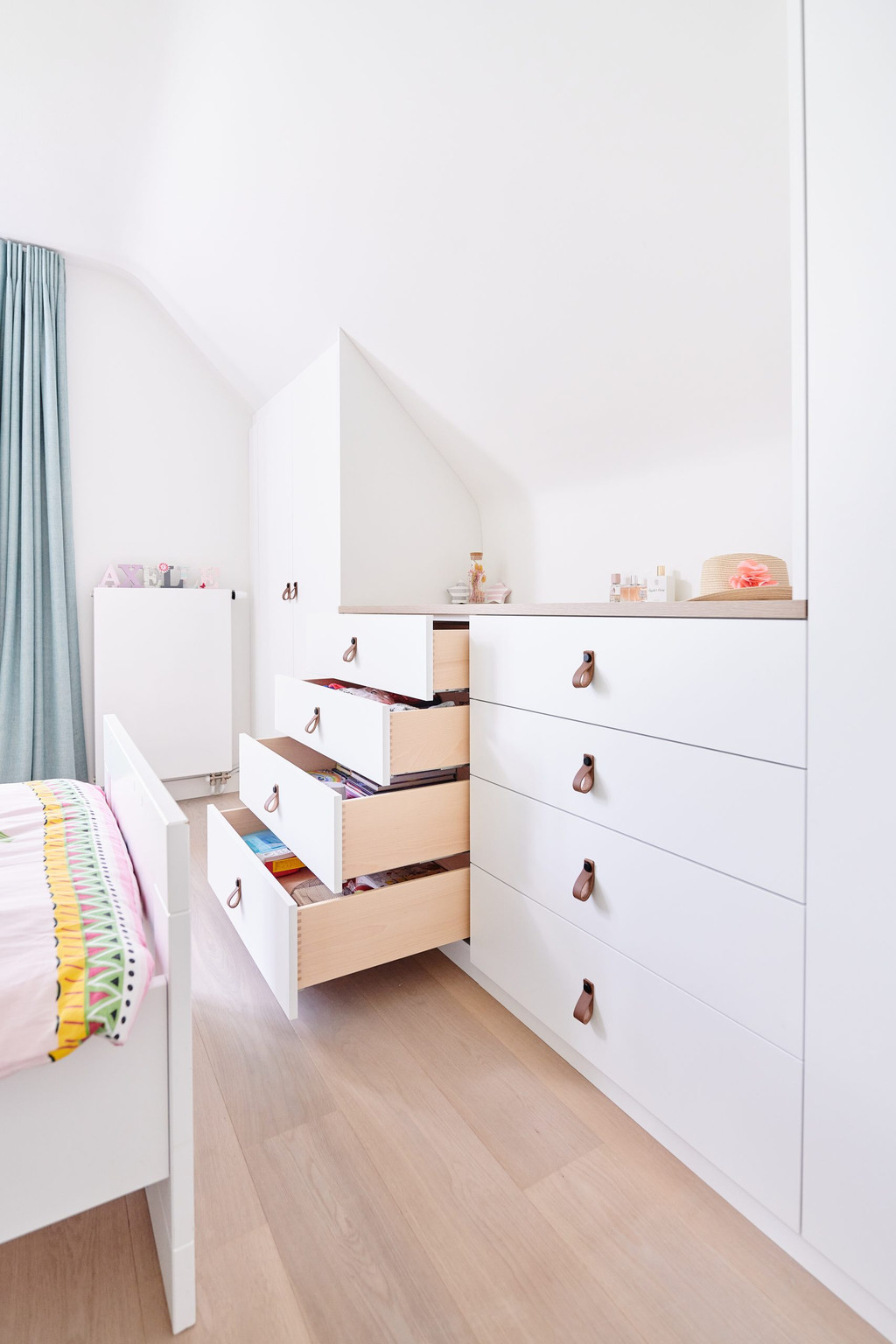 dressing sur mesure chambre d'enfant tiroirs