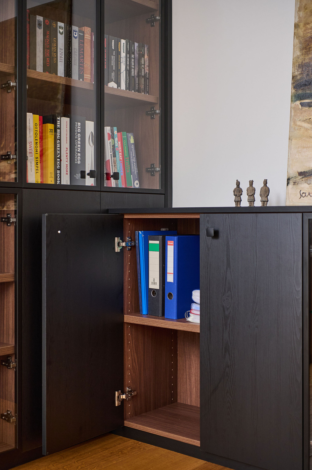 Meuble de rangement sur mesure dans le bureau d'Adrien