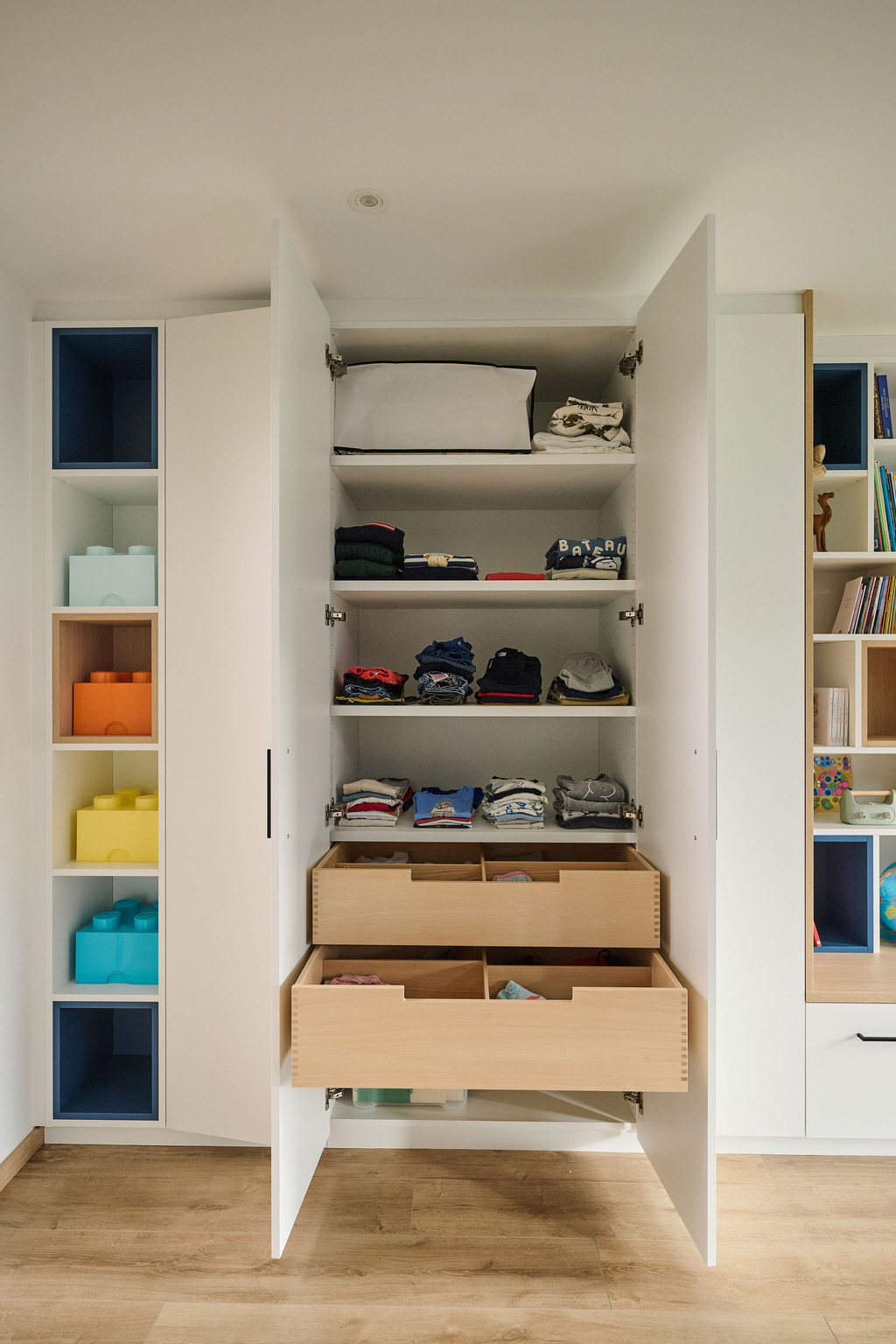 dressing fermé sur mesure dans chambre d'enfant