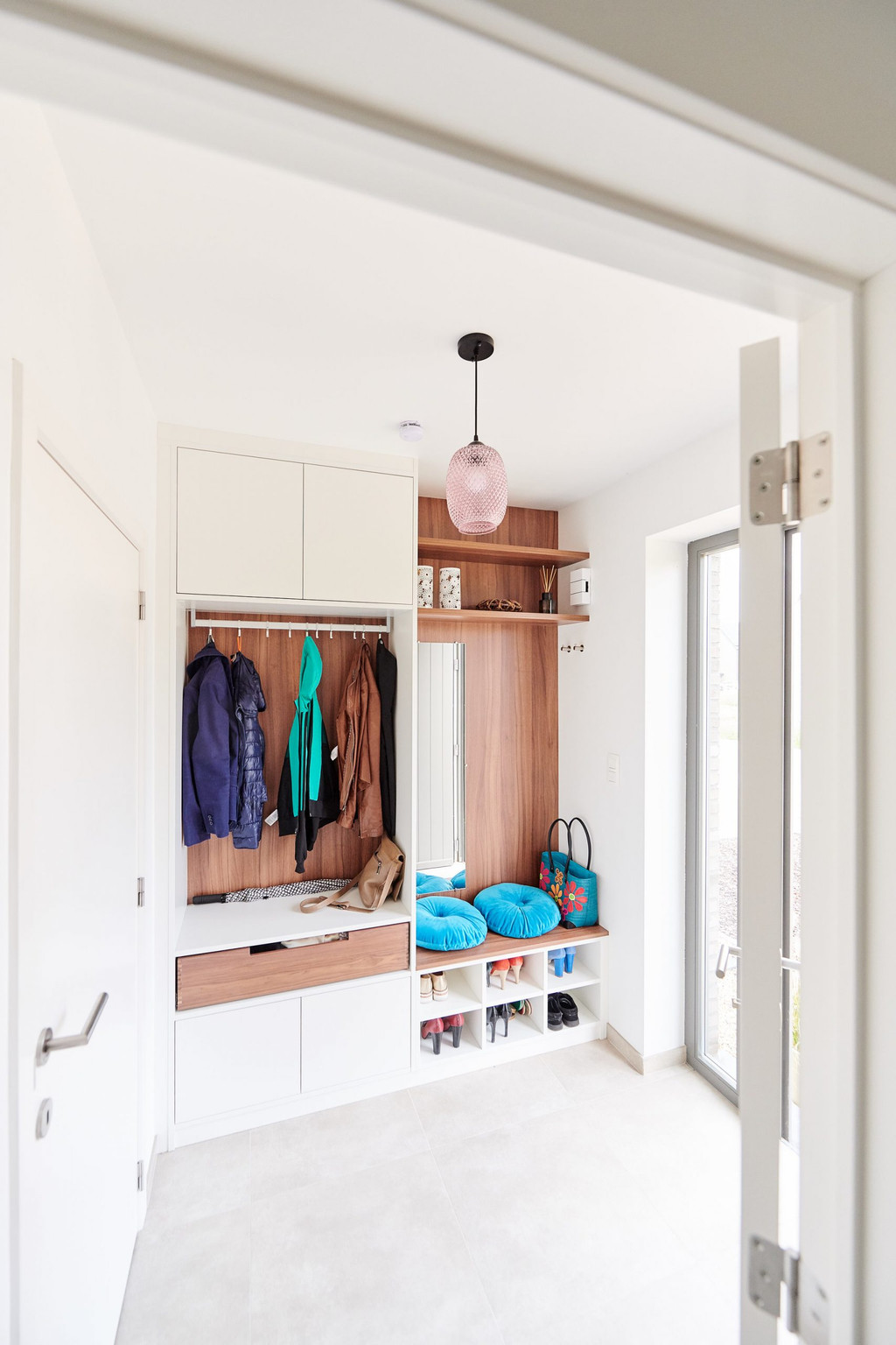 Petit vestiaire blanc placard sur mesure