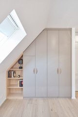 Placard chambre d'enfant blanc