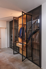Vestiaire sur mesure en verre noir