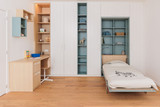 Kinderkamer met uitklapbed op maat en bureau in kast in Hasselt