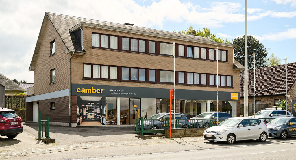 Buitenkant van de showroom in Dilbeek