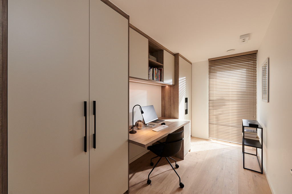bureau met opbergruimte