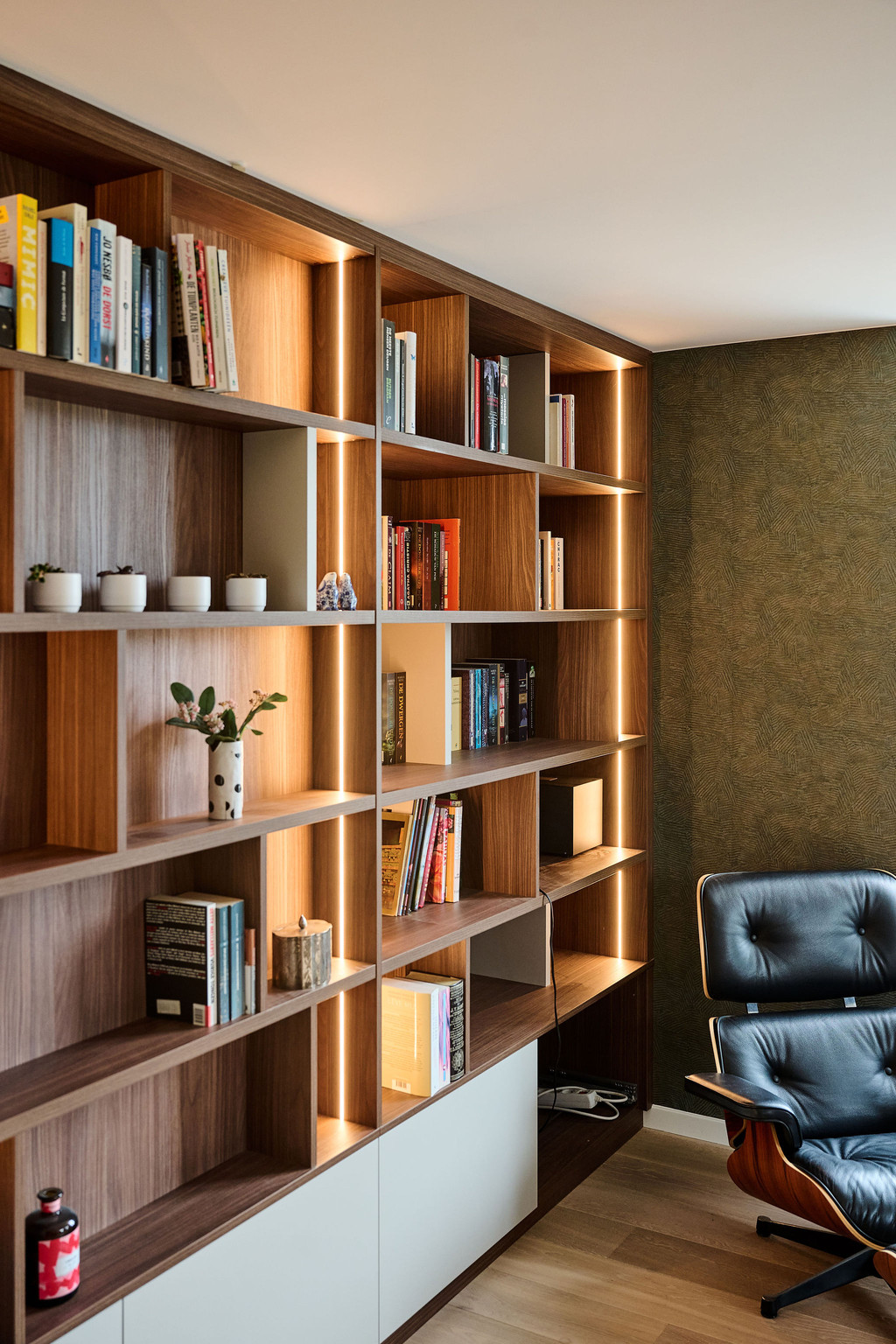 meuble bureau en bois sur mesure avec leds intégrés