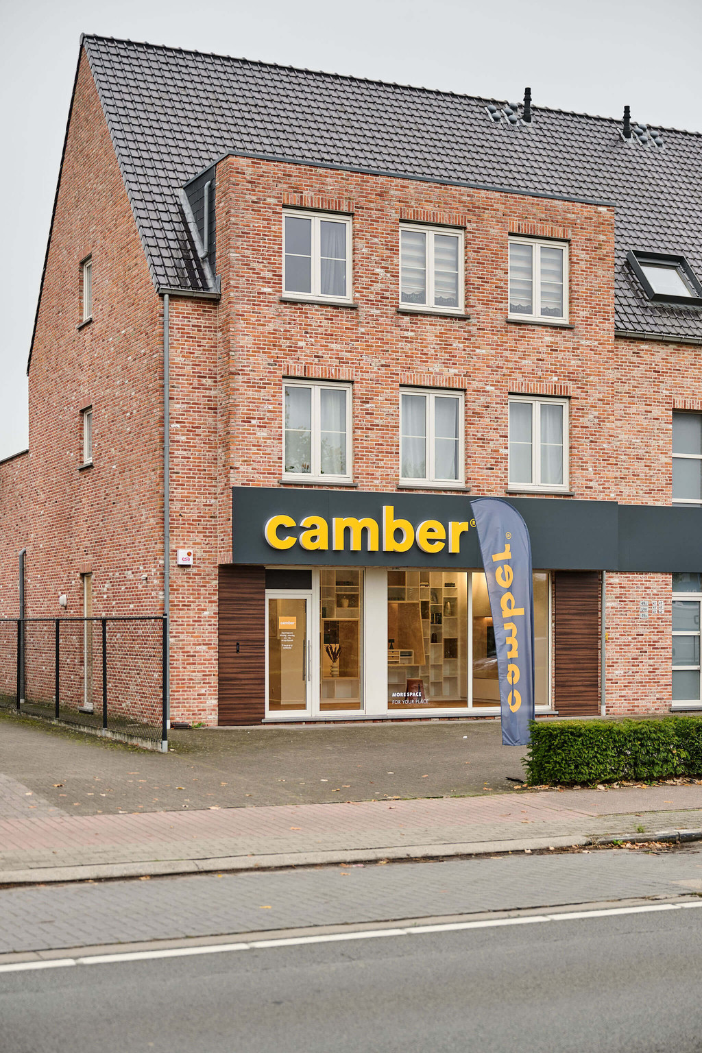Showroom Geel kasten op maat