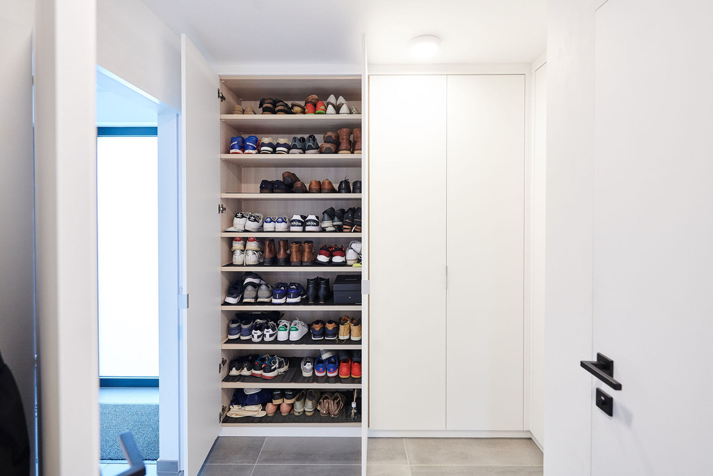 aménagement vestiaire hall d'entrée armoire à chaussures sur mesure