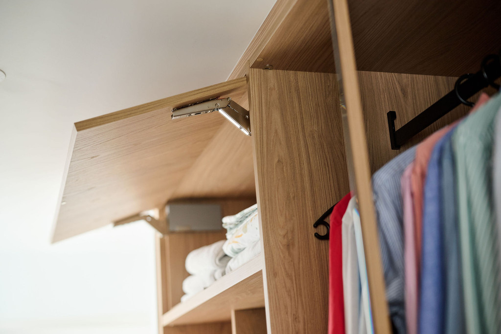 Opslag op maat in hoogte in een dressing