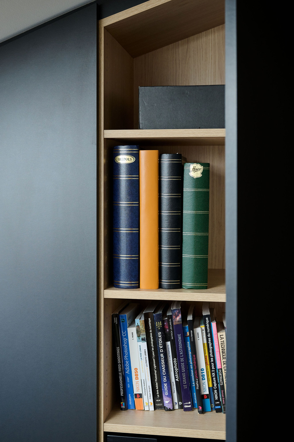 Meuble mural sur mesure avec rangements pour bureau