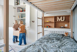 placard sur mesure dans une chambre d'enfants