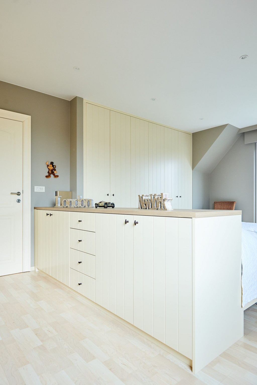 Meubles sur mesure pied de lit Camber