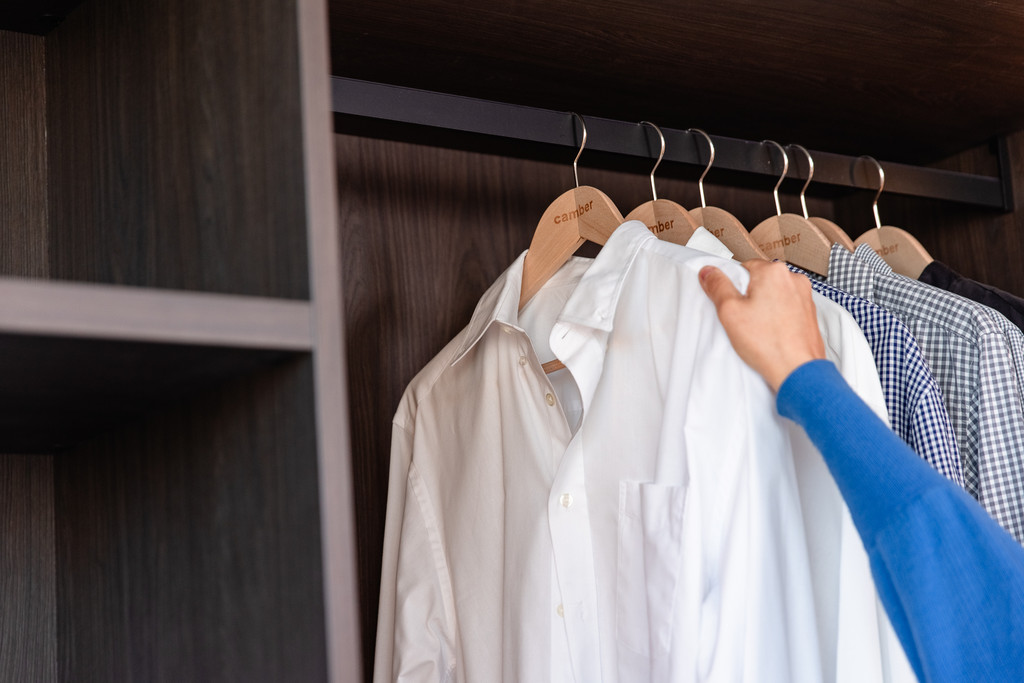 Dressing op maat met hangruimte voor hemden