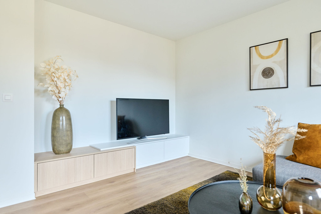 Meuble TV sur mesure dans le salon de Kurt et Aurore dans l'émission Ons huis/nieuw huis
