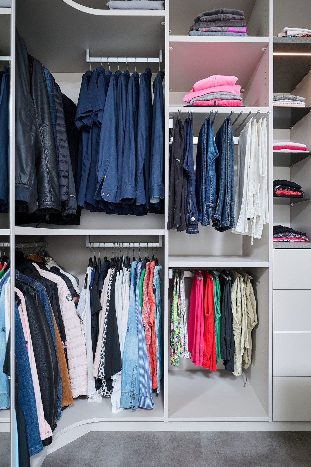 Dressing ouvert sur mesure avec penderies