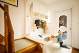 warm interieur met opbergruimte op maat van Camber bibliotheek