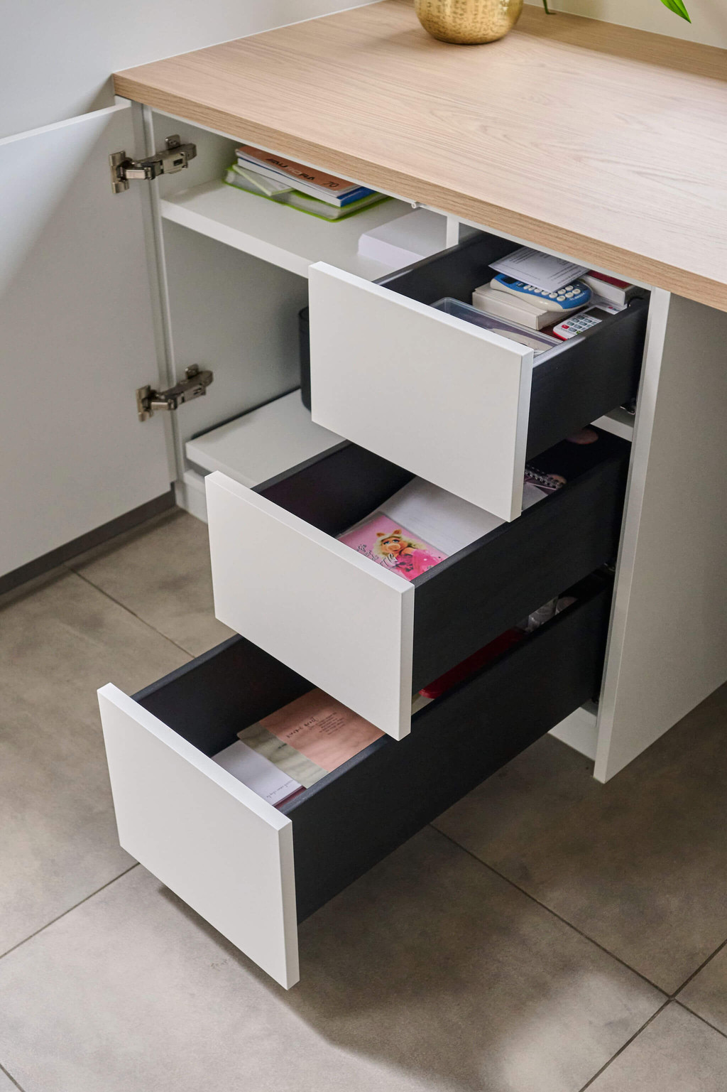 bureau blanc et noir avec tirroir sur mesure