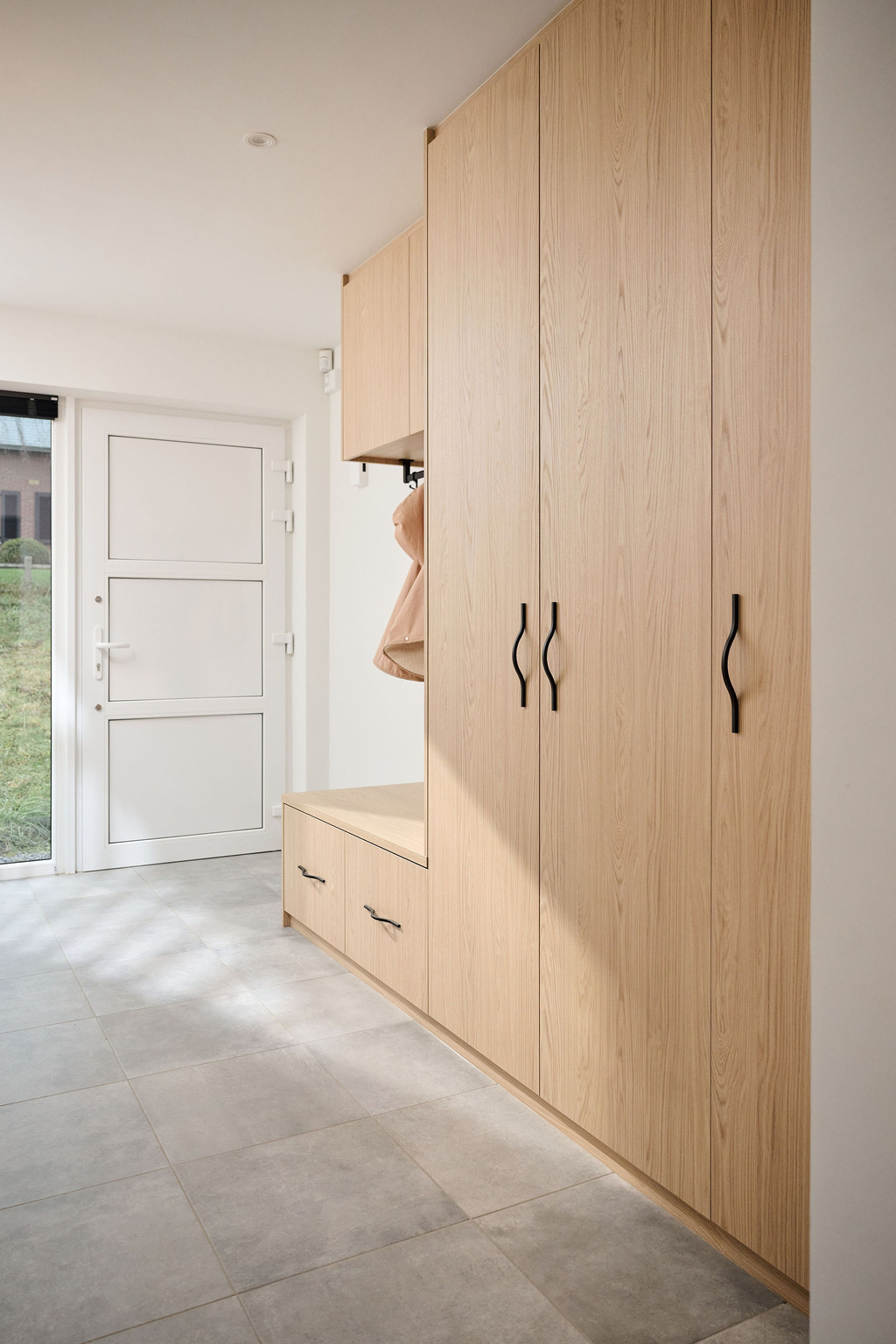 grand vestiaire dans l'entrée sur mesure