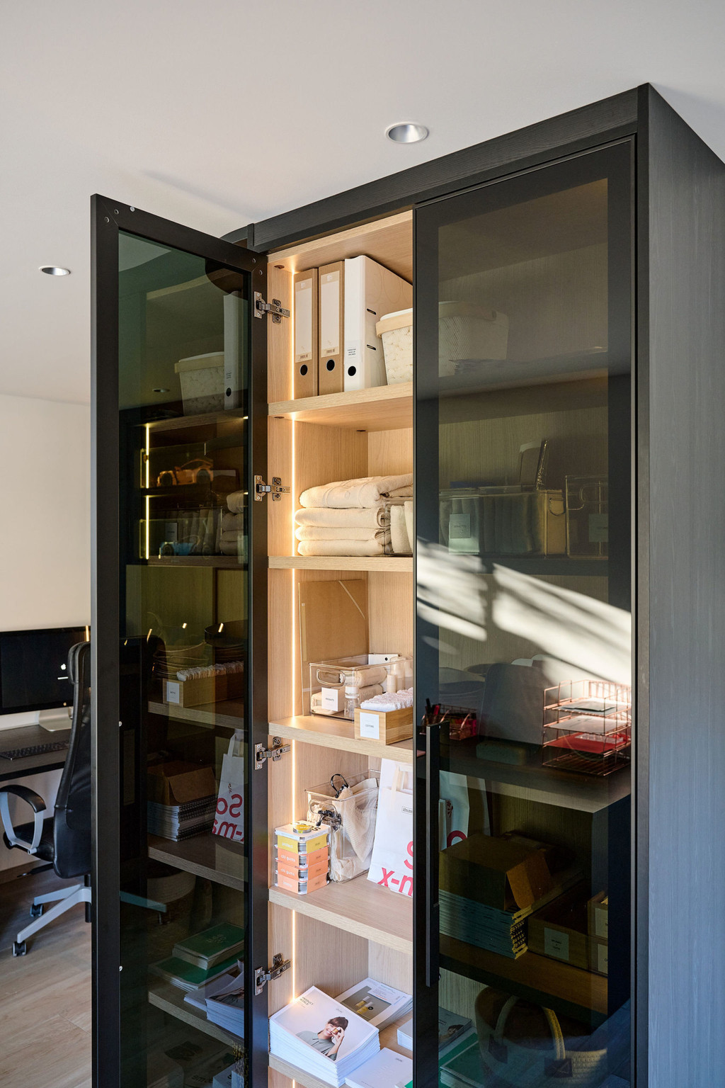 Rangements bureau sur mesure avec portes vitrées