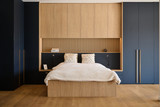 Chambre à couché sur mesure dans les tons bleu et bois