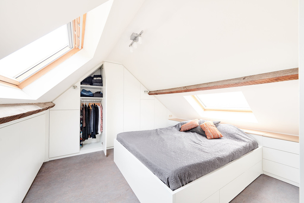 zolder slaapkamer opbergruimte kasten op maat Camber master bedroom