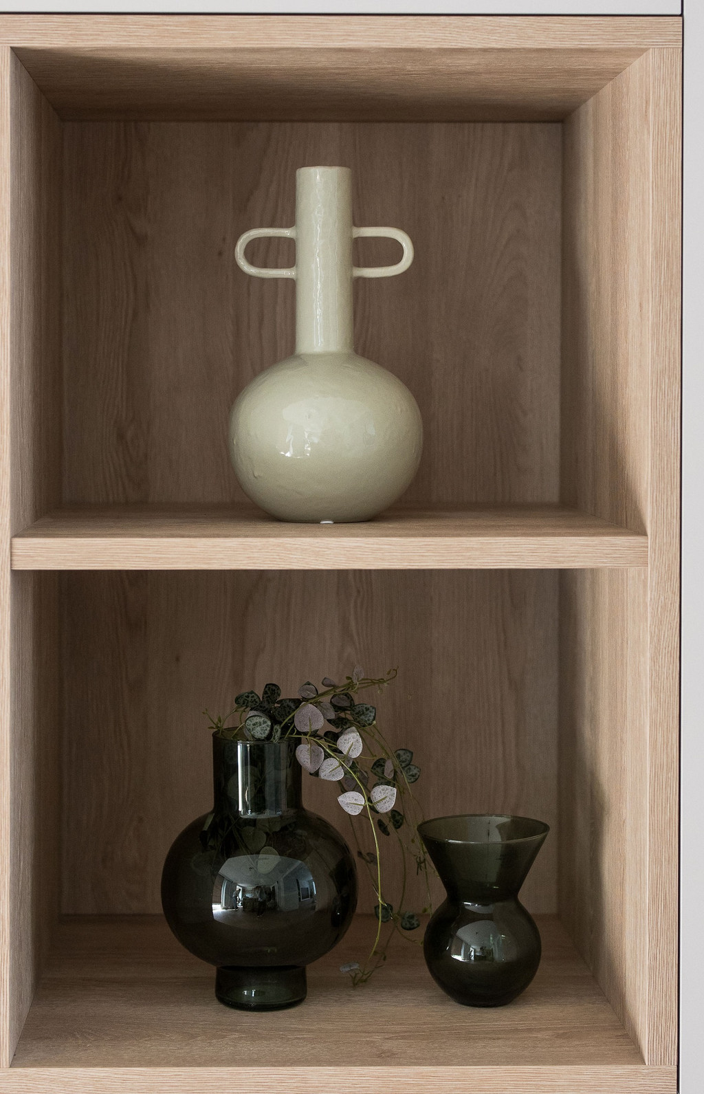 Meuble de bureau sur mesure avec niches ouvertes chez Nele et Dries dans l'émission Ons huis/nieuw huis