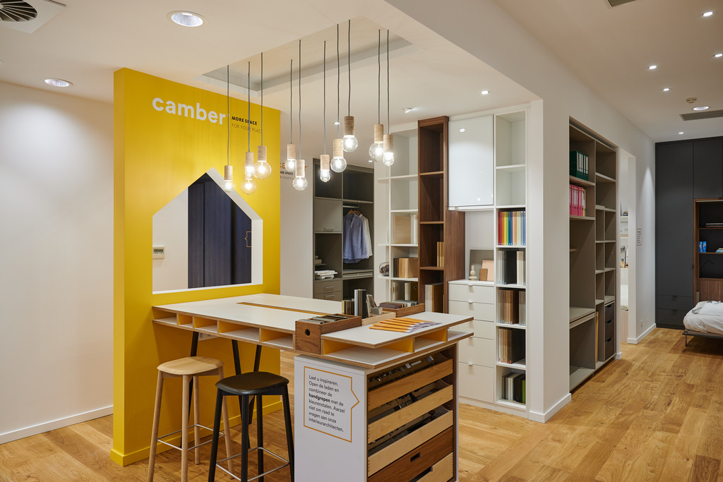 Interieur van de showroom in Schoten