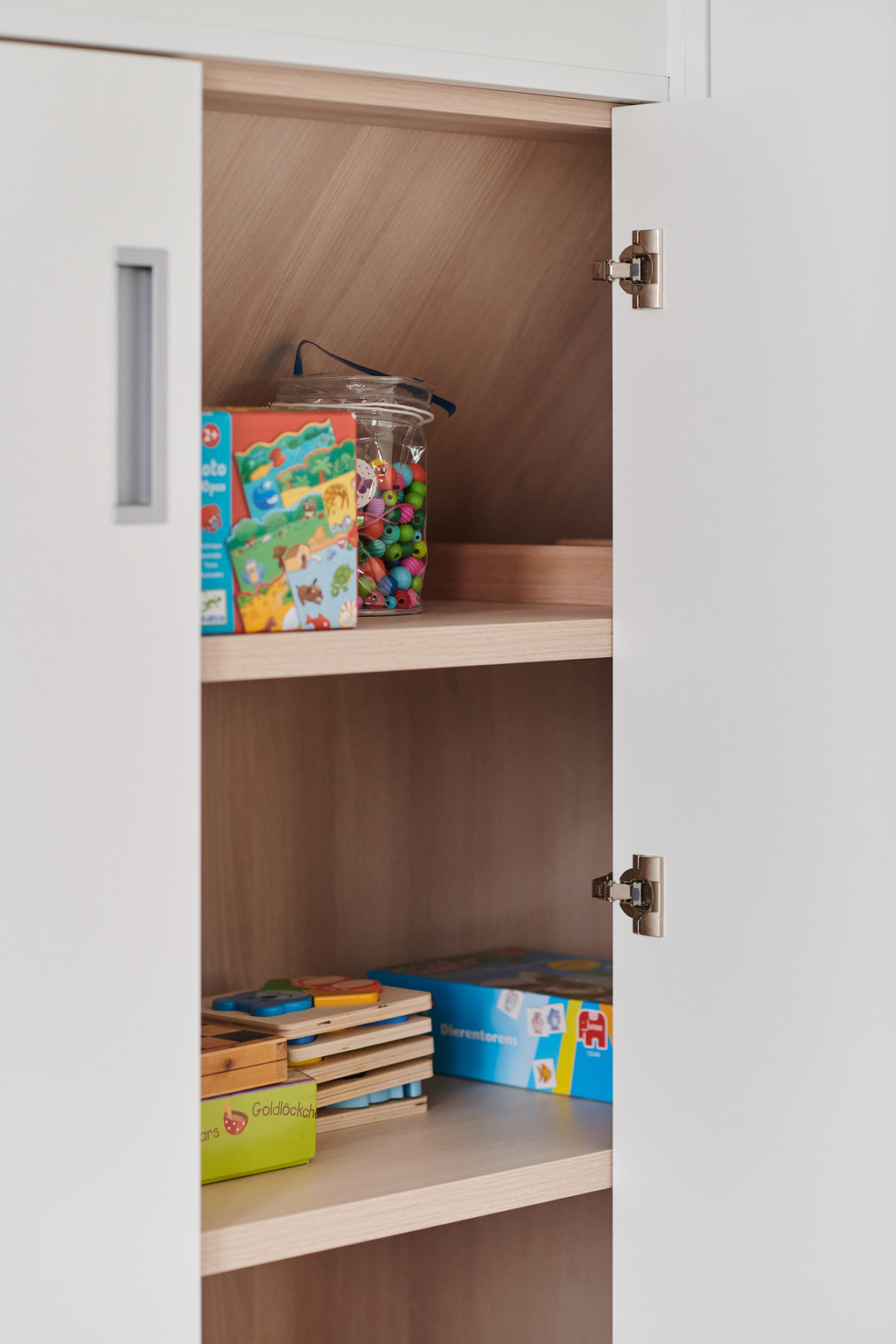 Kast onder schuin dak maatkasten