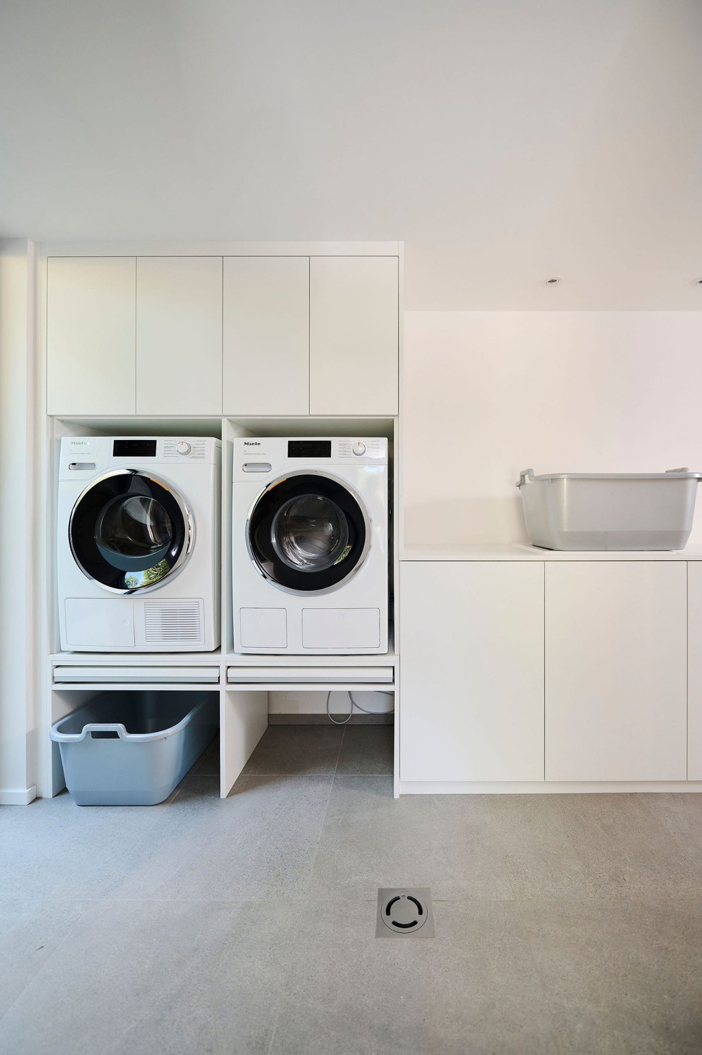 Aménagement buanderie blanche sur mesure