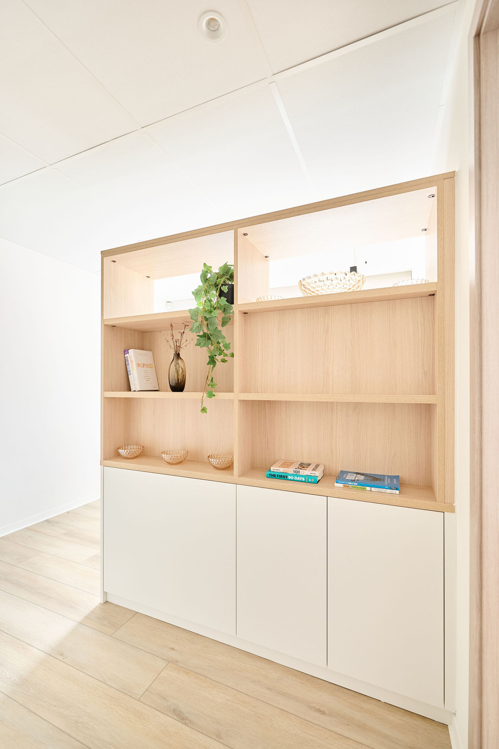 Bureau avec meuble de séparation sur mesure de Kurt dans l'émission Ons huis/nieuw huis