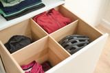Dressing avec tiroirs à plusieurs compartiments