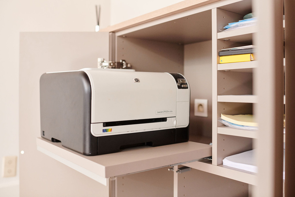 Camber une étagère coulissante pour votre imprimante